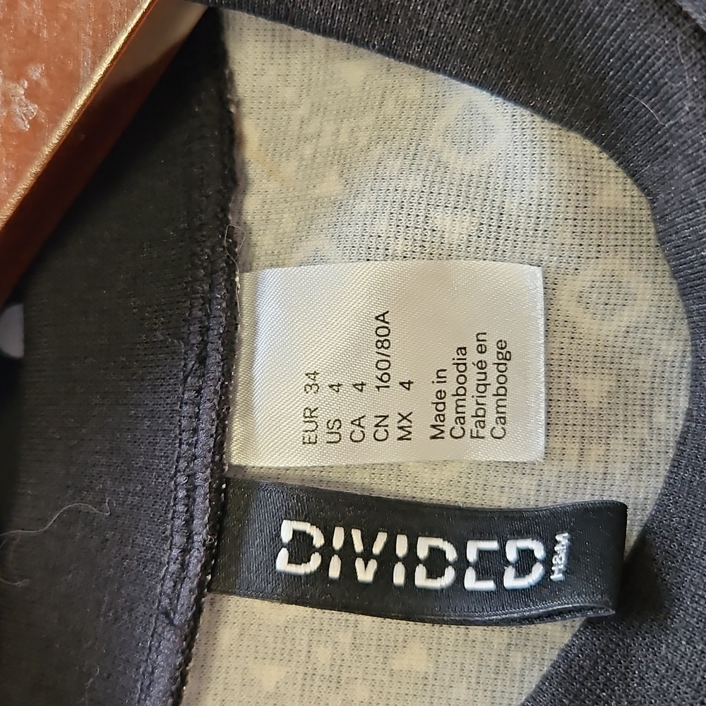 Elegant Black and White Patterned Dress - - Picture 6 of 11